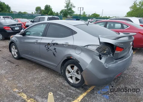 2013 Hyundai Elantra Gls/Limited z USA, uszkodzony, nr VIN KMHDH4AE5DU714454